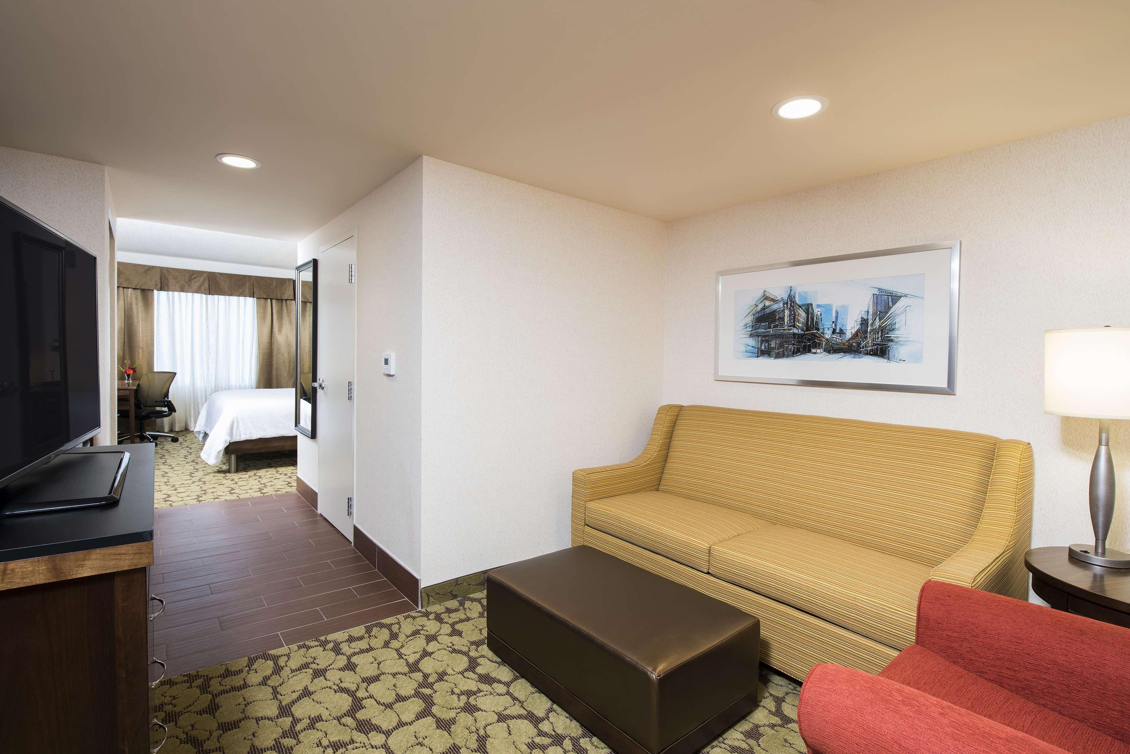 Hilton Garden Inn Louisville Downtown Exteriör bild