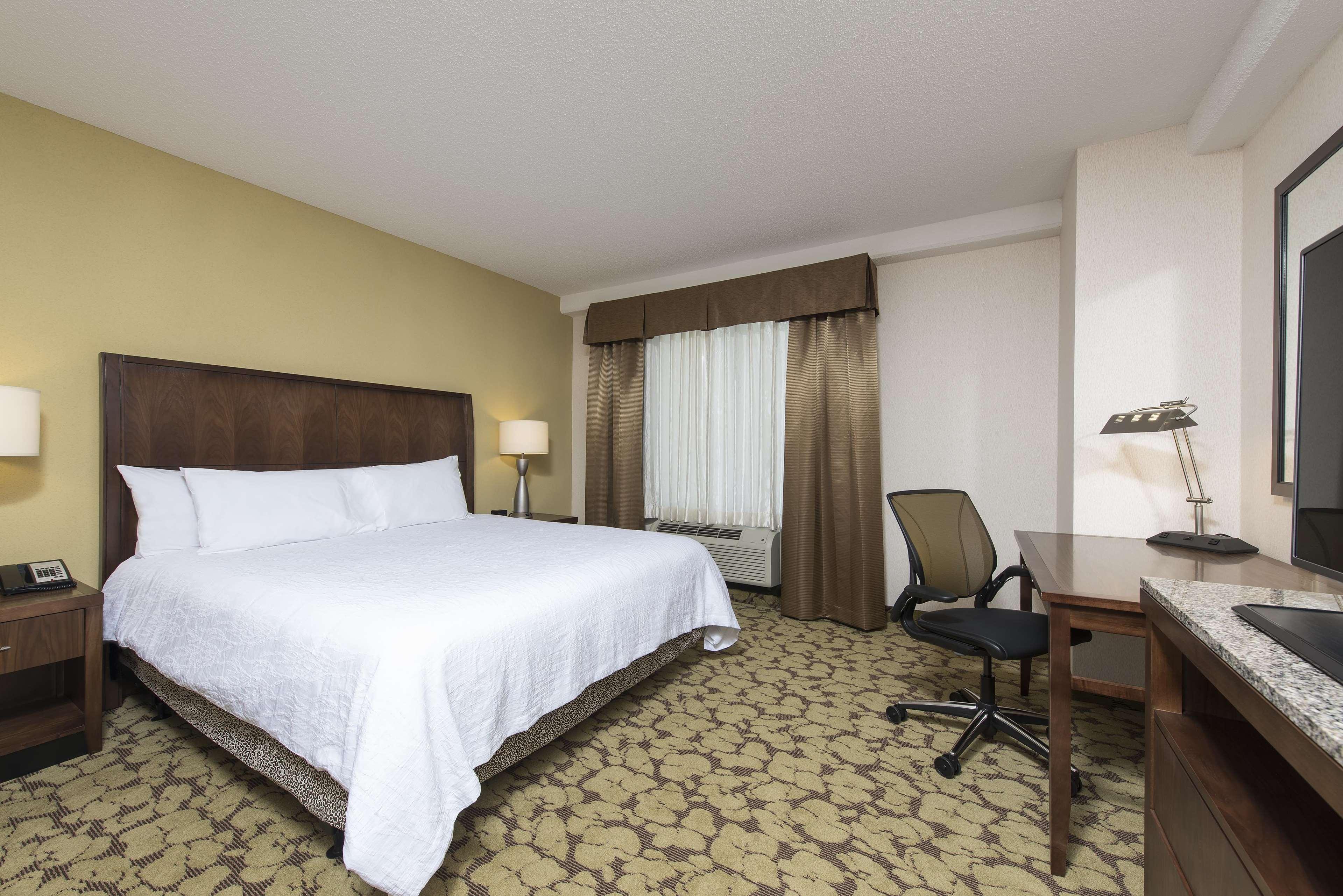Hilton Garden Inn Louisville Downtown Exteriör bild