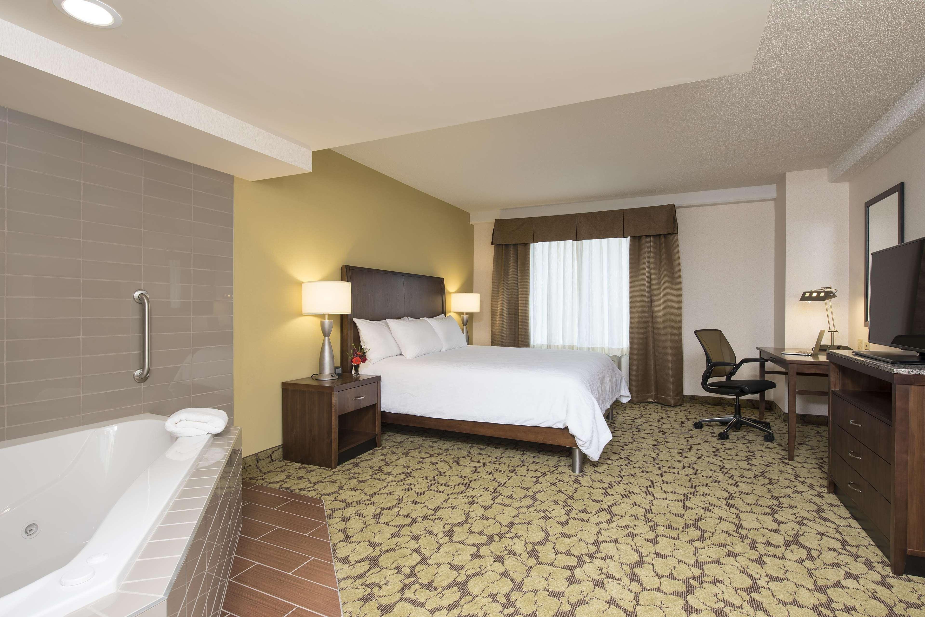 Hilton Garden Inn Louisville Downtown Exteriör bild