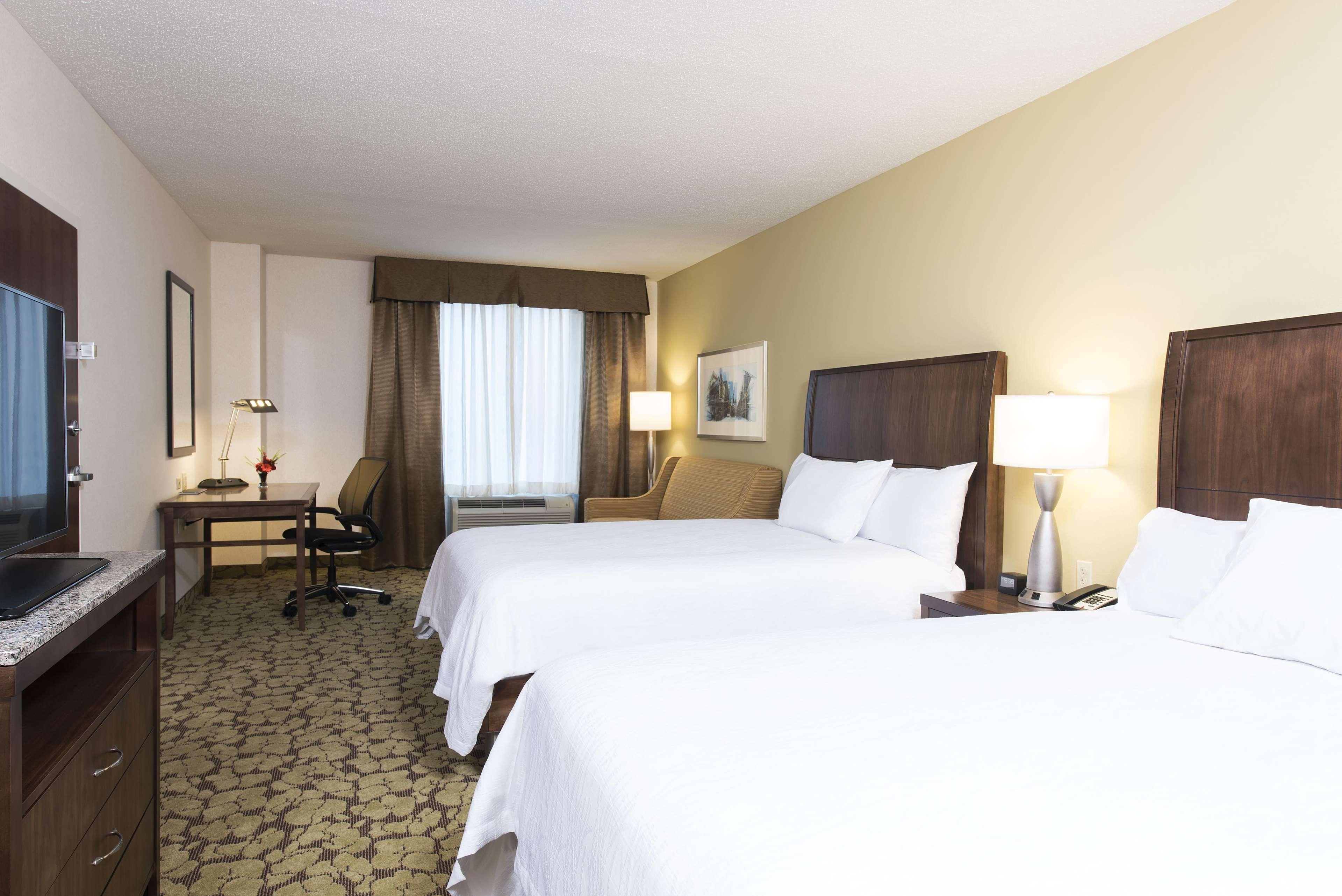 Hilton Garden Inn Louisville Downtown Exteriör bild