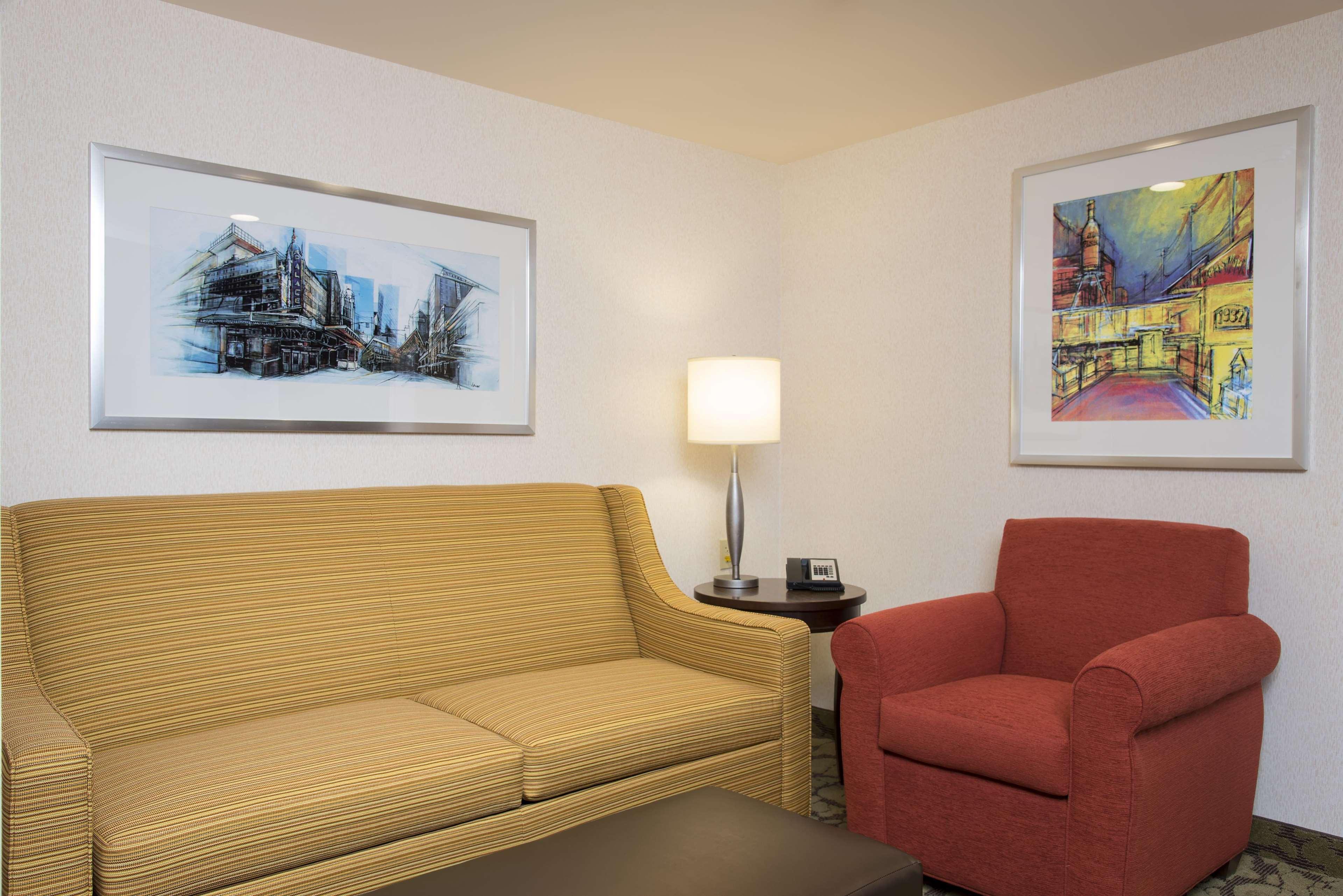 Hilton Garden Inn Louisville Downtown Exteriör bild