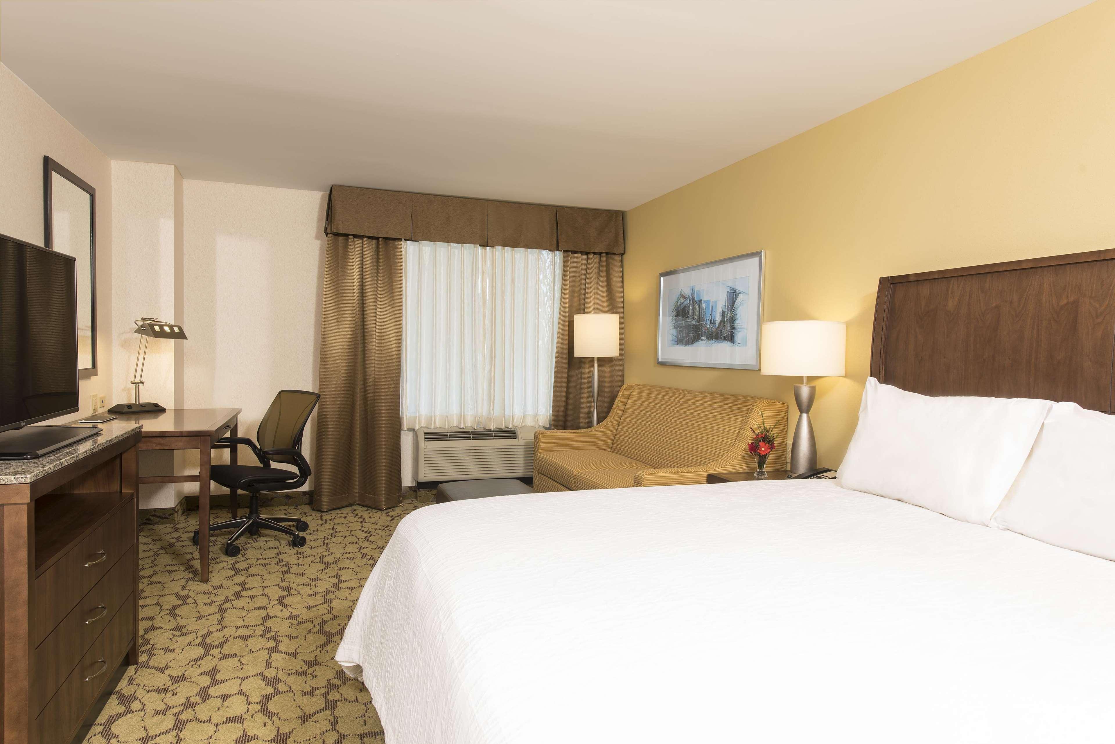 Hilton Garden Inn Louisville Downtown Exteriör bild