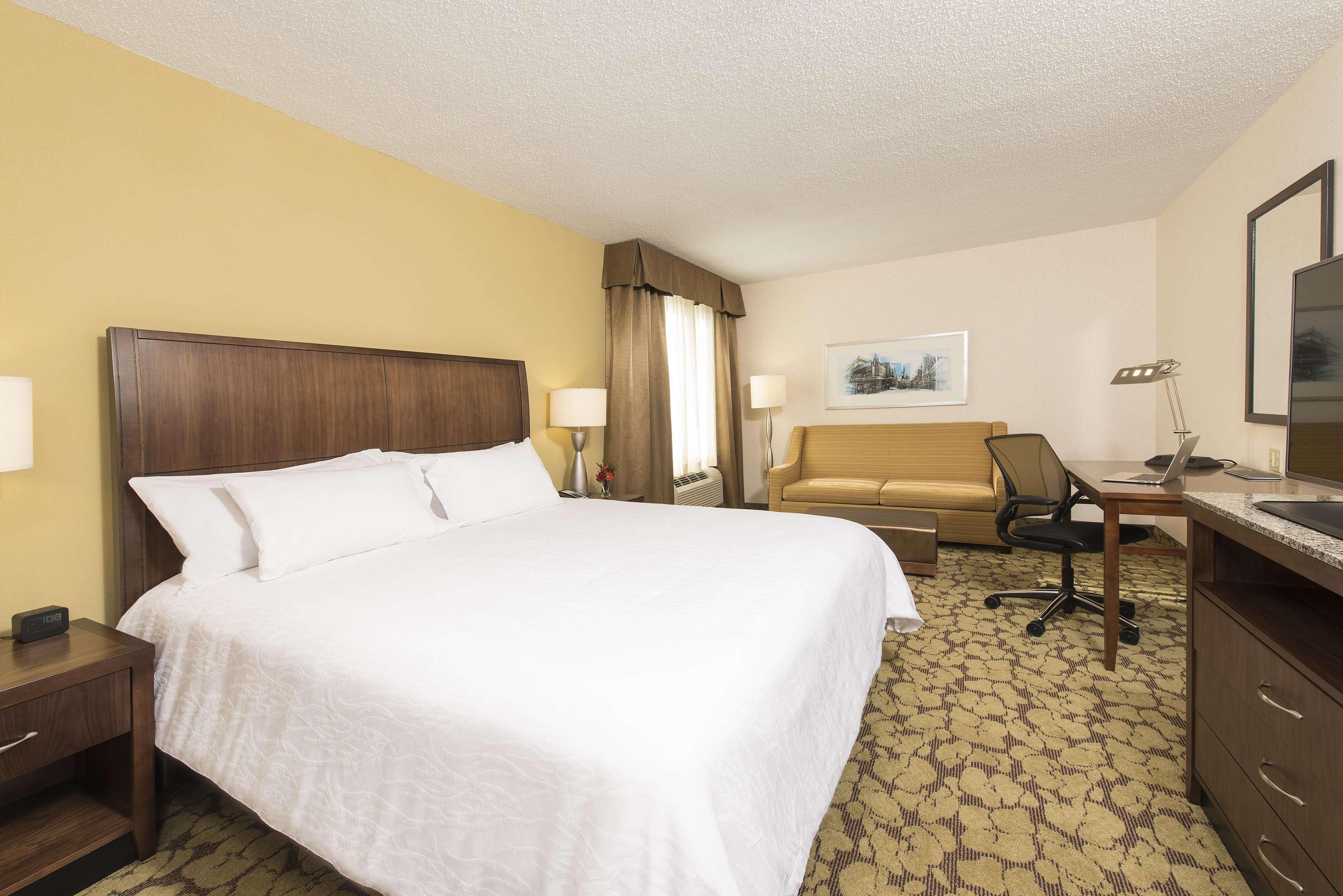 Hilton Garden Inn Louisville Downtown Exteriör bild