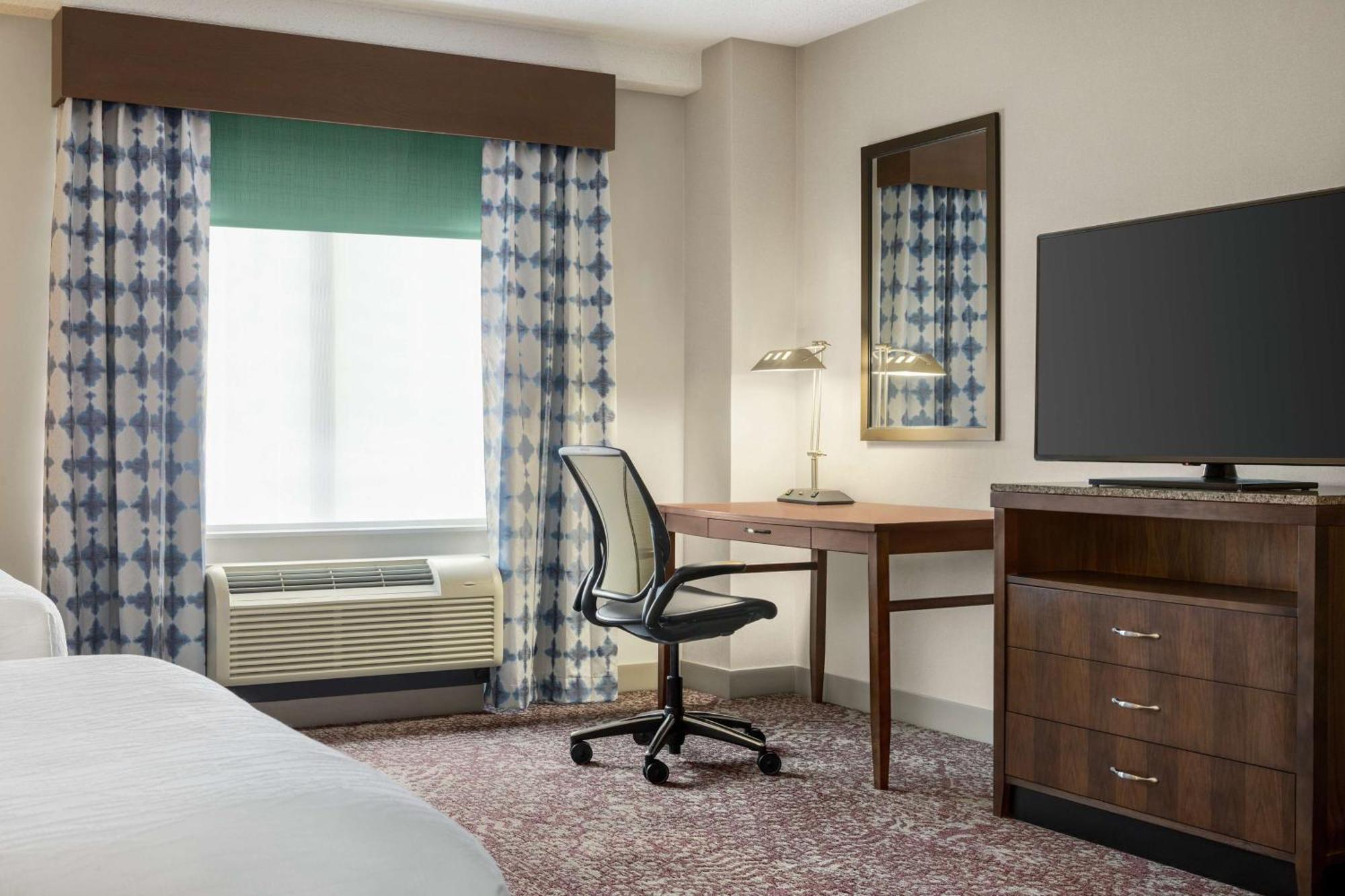 Hilton Garden Inn Louisville Downtown Exteriör bild