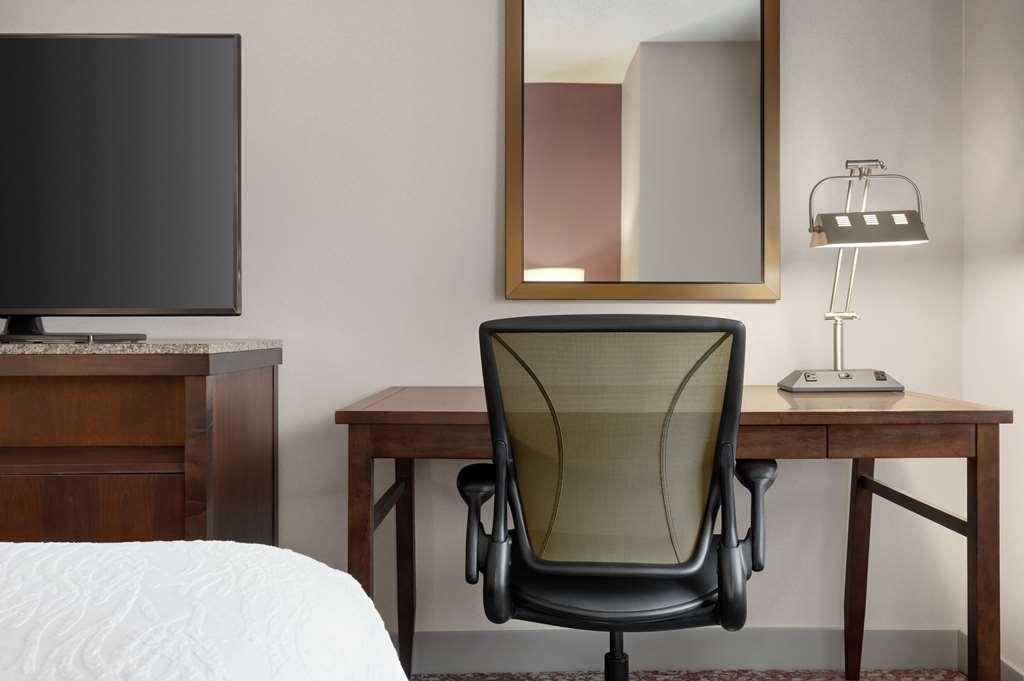 Hilton Garden Inn Louisville Downtown Rum bild